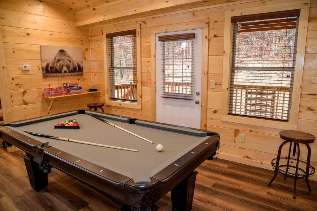 Spacious 2800 Sq Ft-Cozy Wood Cabin-New Build Pigeon Forge Buitenkant foto