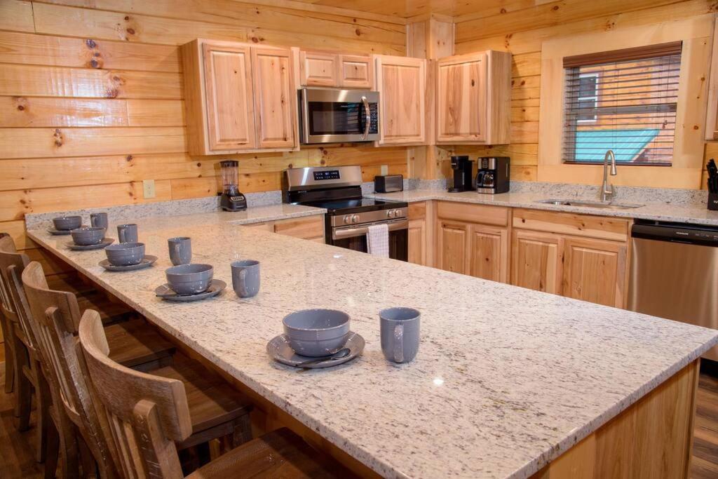 Spacious 2800 Sq Ft-Cozy Wood Cabin-New Build Pigeon Forge Buitenkant foto