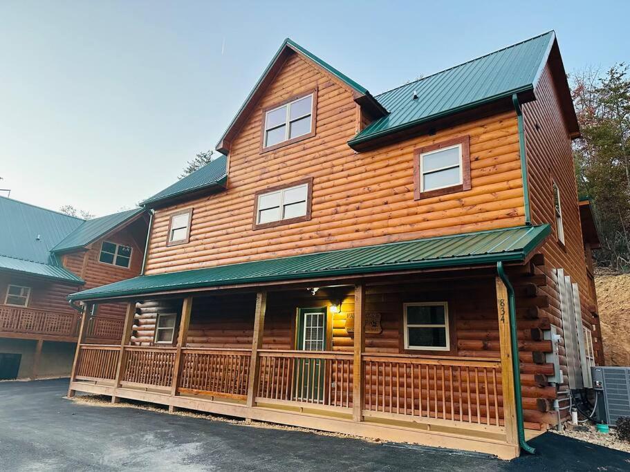 Spacious 2800 Sq Ft-Cozy Wood Cabin-New Build Pigeon Forge Buitenkant foto
