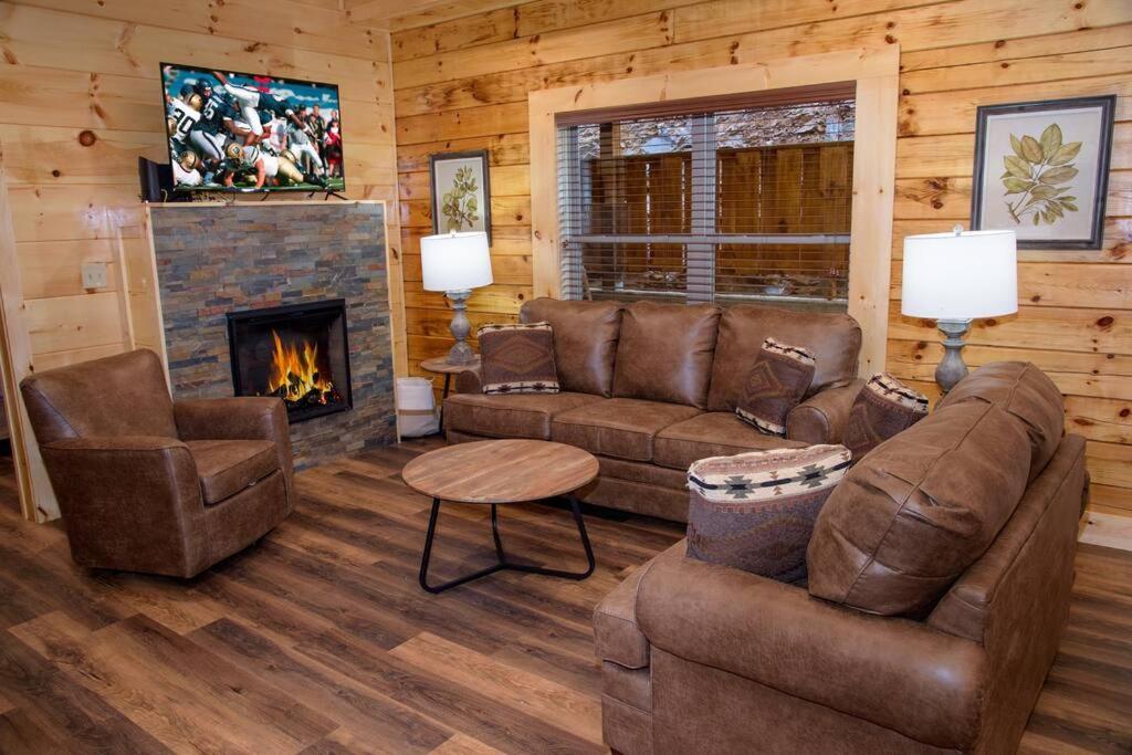 Spacious 2800 Sq Ft-Cozy Wood Cabin-New Build Pigeon Forge Buitenkant foto
