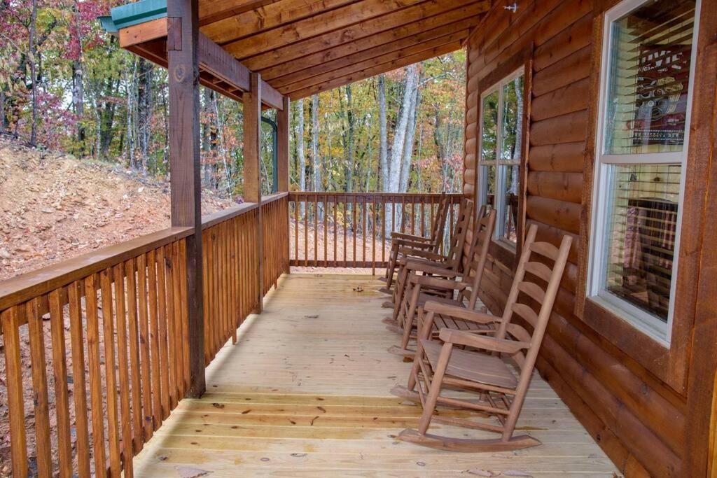 Spacious 2800 Sq Ft-Cozy Wood Cabin-New Build Pigeon Forge Buitenkant foto