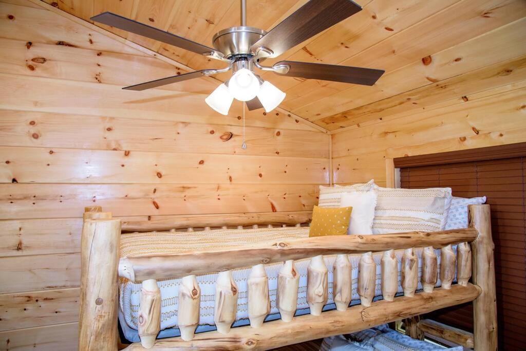Spacious 2800 Sq Ft-Cozy Wood Cabin-New Build Pigeon Forge Buitenkant foto