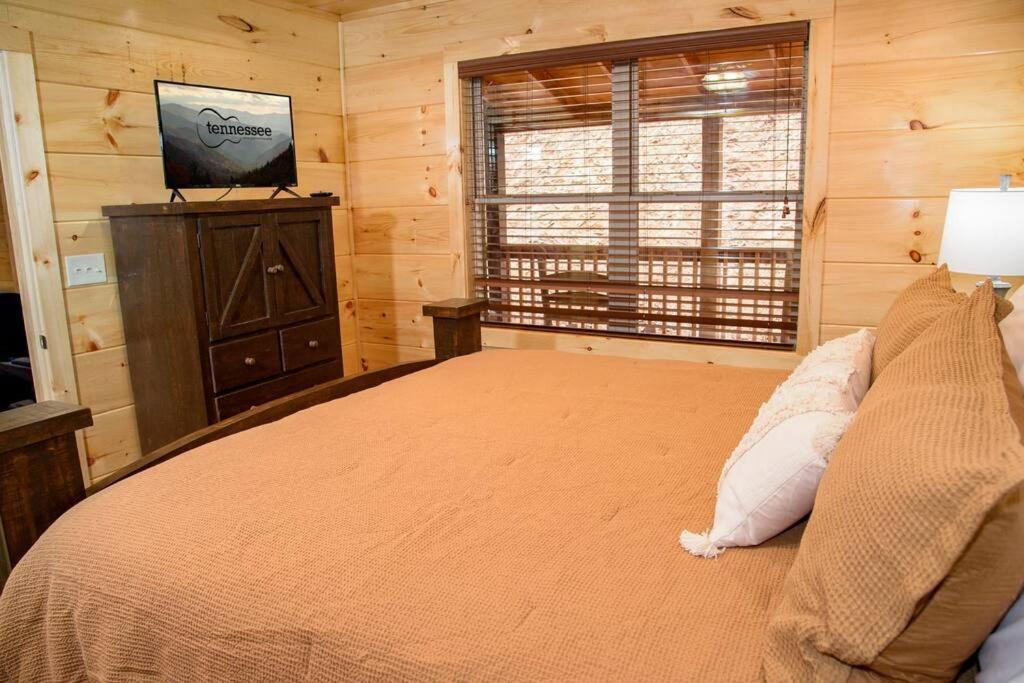 Spacious 2800 Sq Ft-Cozy Wood Cabin-New Build Pigeon Forge Buitenkant foto
