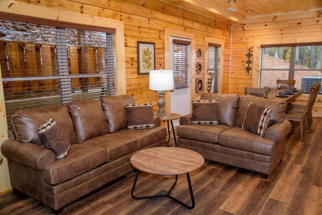 Spacious 2800 Sq Ft-Cozy Wood Cabin-New Build Pigeon Forge Buitenkant foto