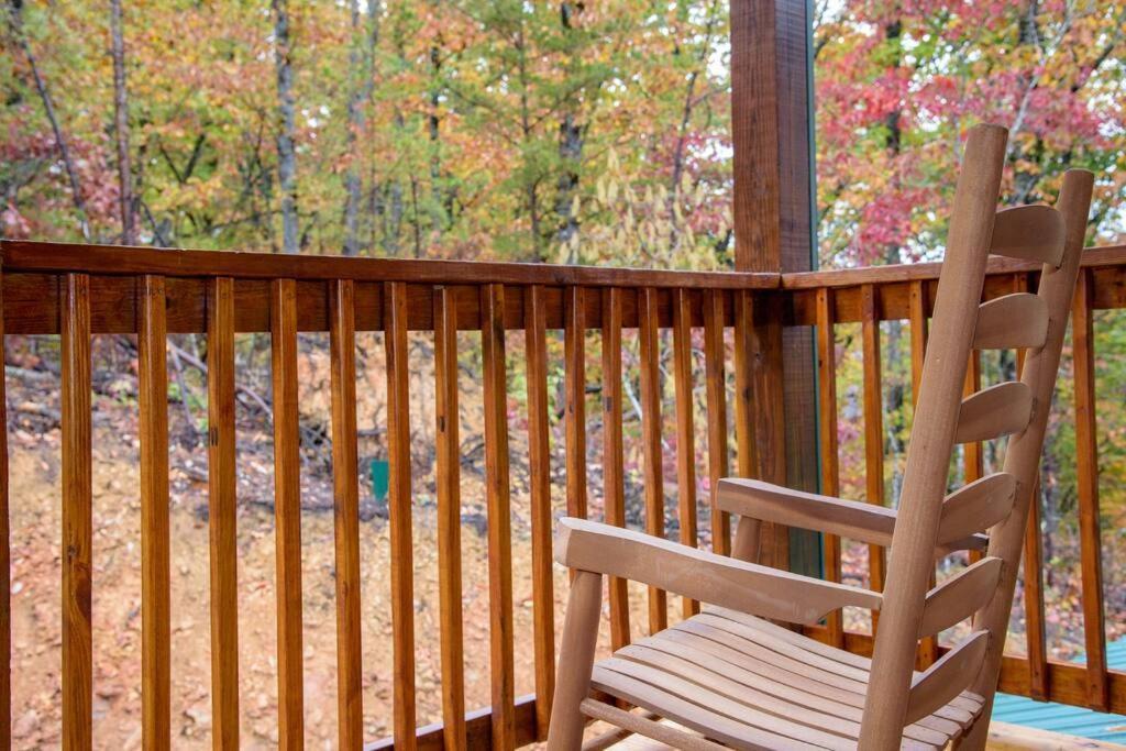 Spacious 2800 Sq Ft-Cozy Wood Cabin-New Build Pigeon Forge Buitenkant foto