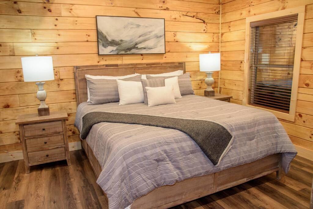Spacious 2800 Sq Ft-Cozy Wood Cabin-New Build Pigeon Forge Buitenkant foto