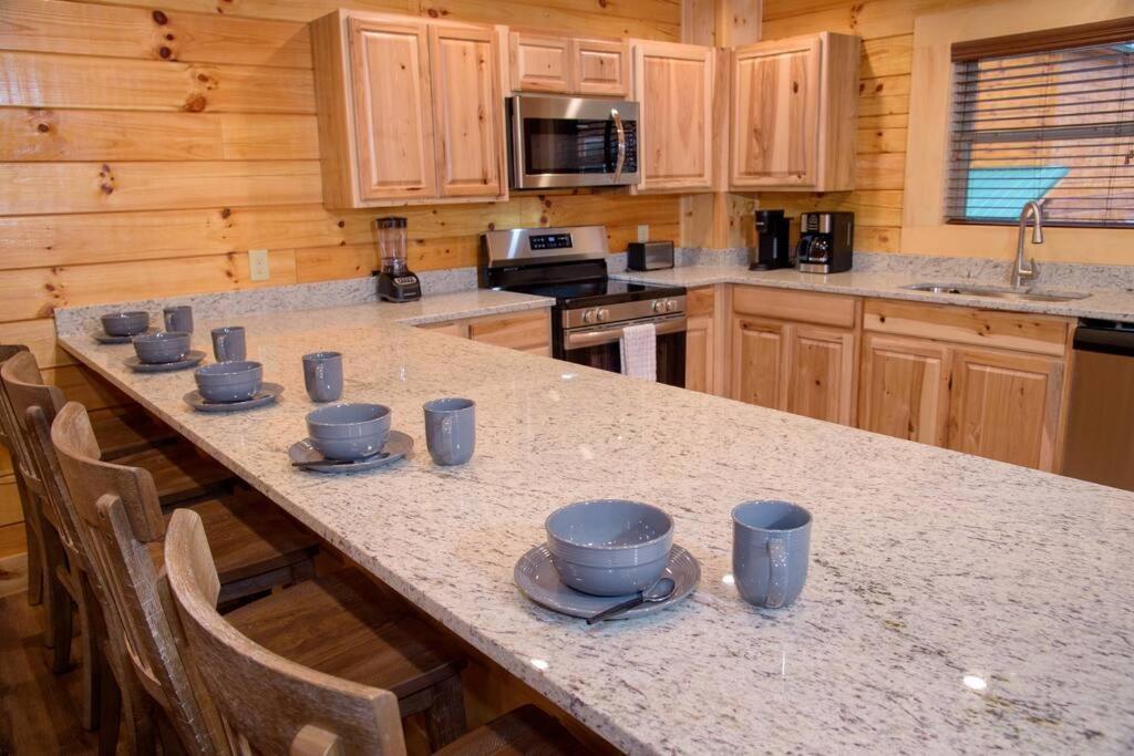 Spacious 2800 Sq Ft-Cozy Wood Cabin-New Build Pigeon Forge Buitenkant foto