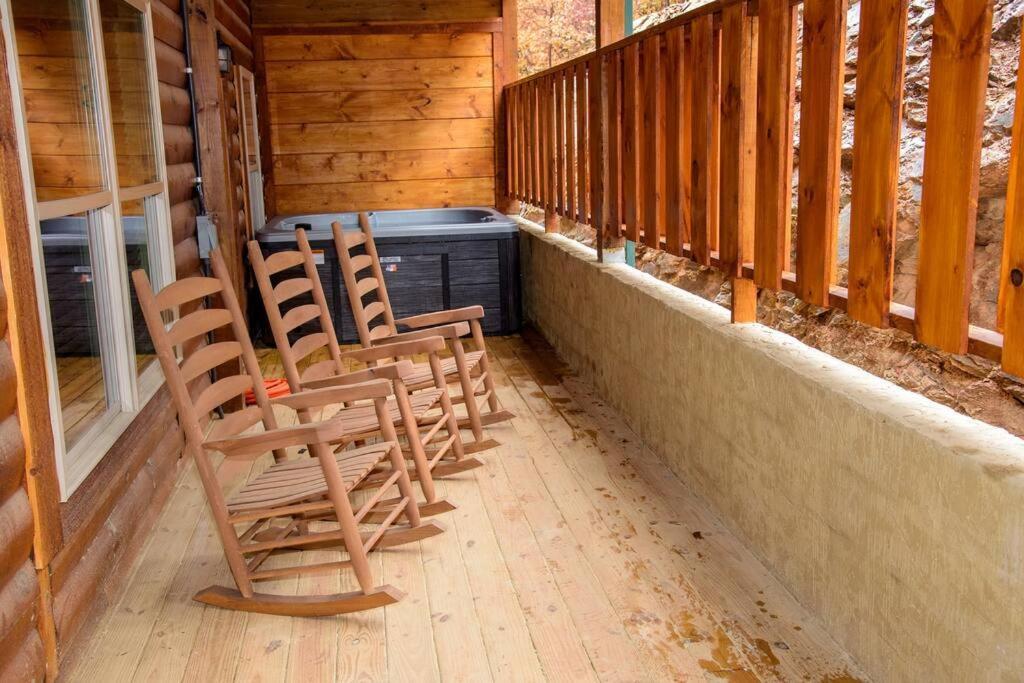 Spacious 2800 Sq Ft-Cozy Wood Cabin-New Build Pigeon Forge Buitenkant foto